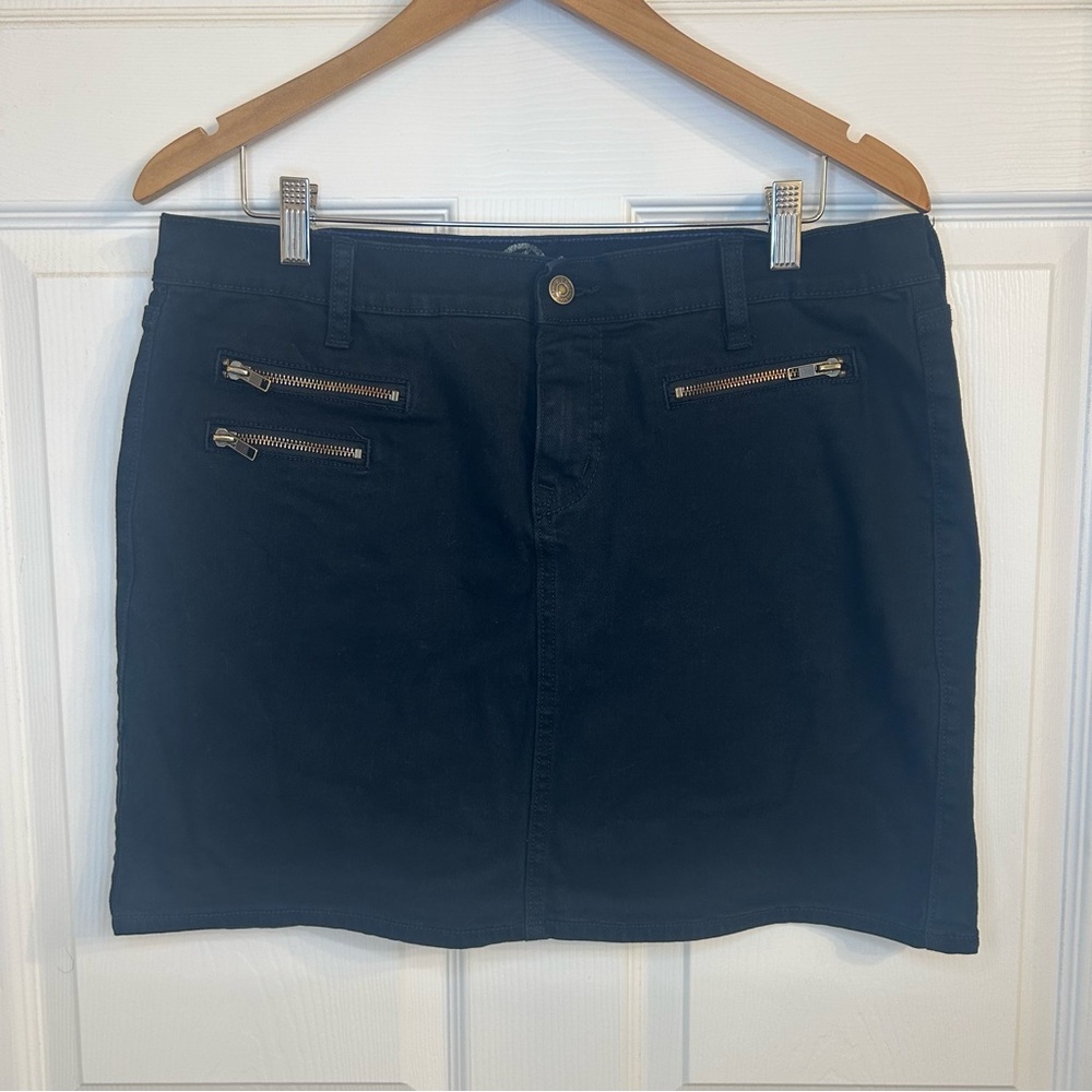 Diva Black Mini Skirt with Zipper Accents